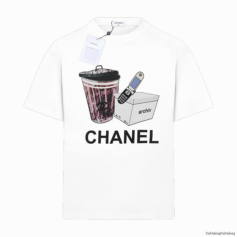 Chanel retro - style white T - shirt
