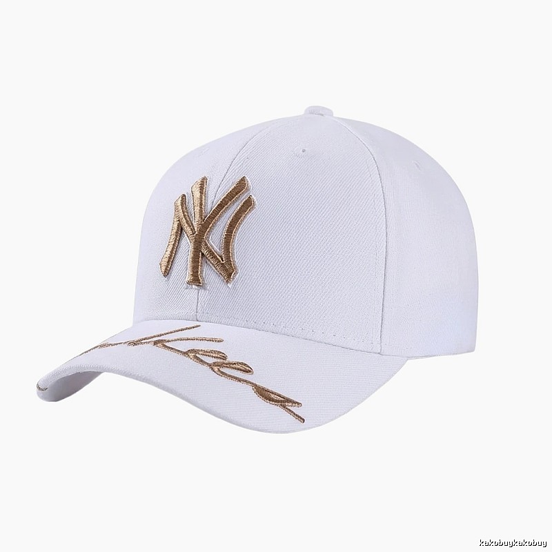 Classic-style white baseball cap of MLB