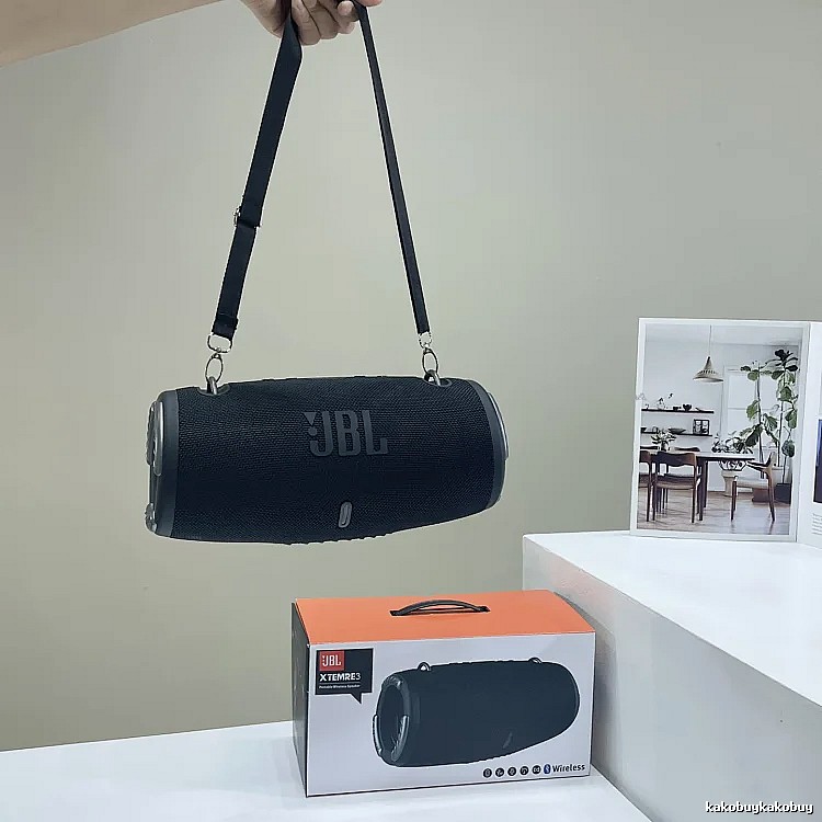 JBL Xtreme Portable Speaker in Navy