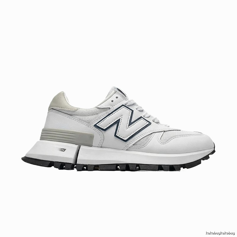 New Balance retro-style white and gray sports shoes