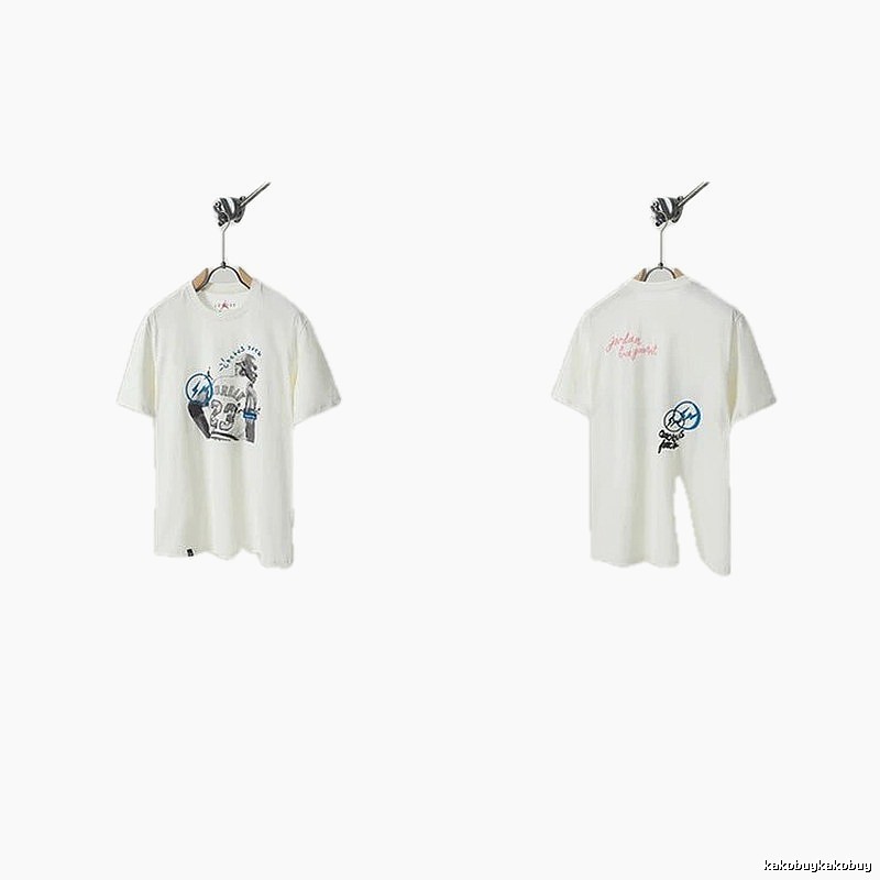Travis Scott x Jordan Co-branded Graffiti-style Off-white T-shirt